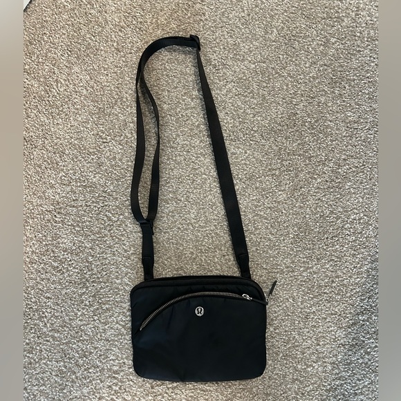 lululemon athletica Handbags - Lululemon City Adventurer Crossbody Bag